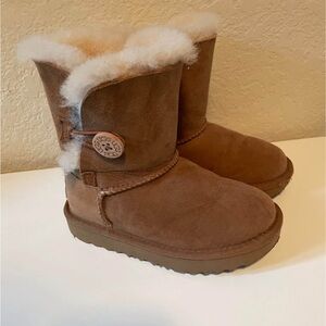 Girls' Bailey Button (Toddler sz10) Ugg Boots in Chestnut